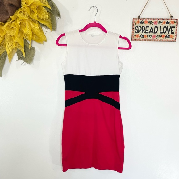 Dresses & Skirts - Size medium sleeveless stretchy red black and white body con dress